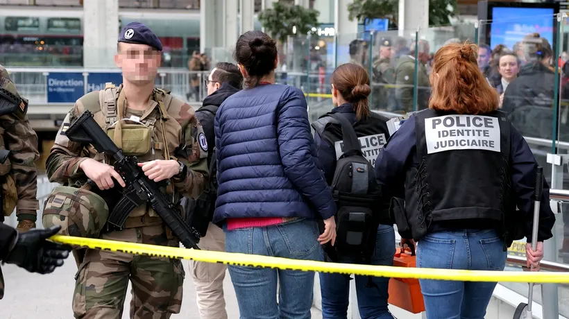 ATAC cu armă albă la Paris. Trei persoane, rănite | VIDEO