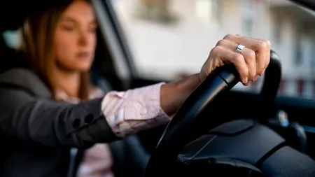 O șoferiță de 19 ani a intrat cu maşina în cinci pietoni