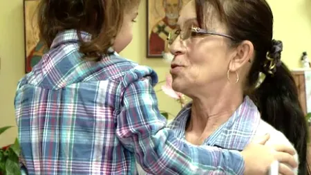 Povestea celor doi profesori din Timiș care au renunțat la meserie pentru a deveni părinți de carieră. Au crescut 75 de copii