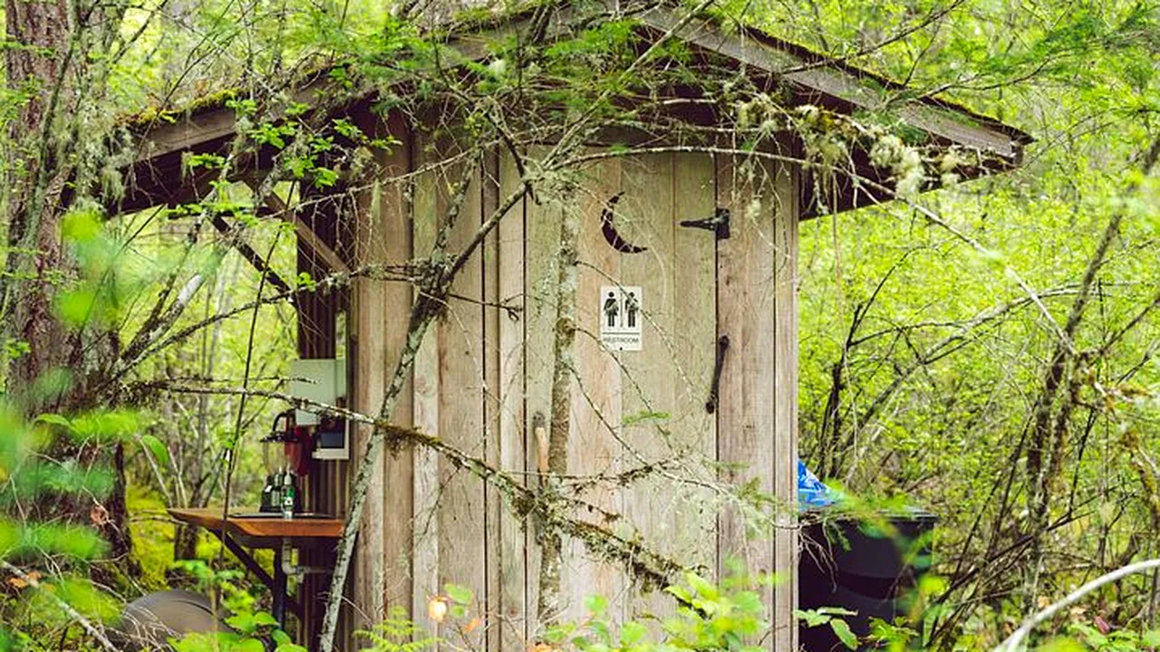 Lucian Bode: Încă avem peste 1.000 de posturi de poliţie cu toaleta în fundul curţii