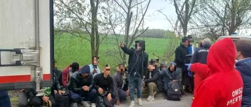 Autoritățile ungare au descoperit peste 15 migranți, înghesuiți într-un tir fără ventilație. PONTUL, trimis de autoritățile române