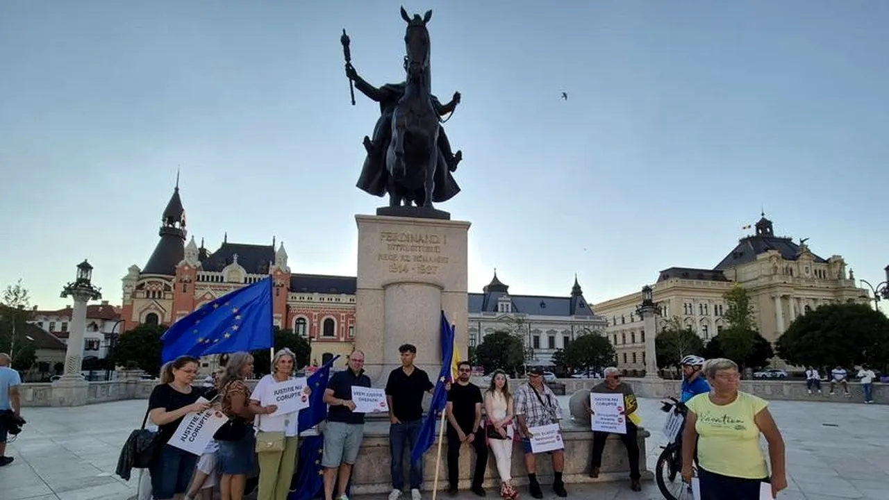 Protest timid în Piața Unirii din Oradea, anunțat pentru susținerea lui Viorel Pașca, cercetat în dosarul azilelor neautorizate din Bihor