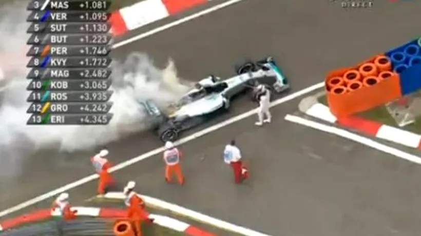 Momente dificile pentru Lewis Hamilton după ce monopostul lui a luat foc