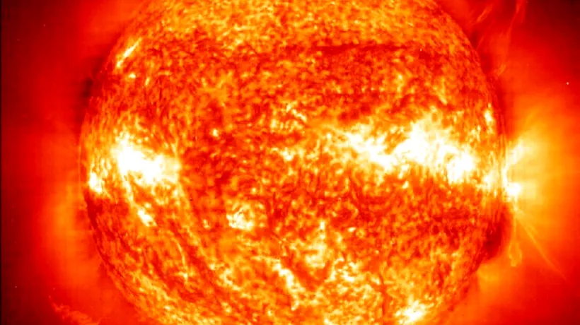 Soarele își inversează polaritatea și ar putea genera o furtună geomagnetică de mare intensitate