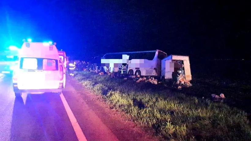 Un autocar cu 42 de pasageri, implicat într-un ACCIDENT pe „drumul morții” E85