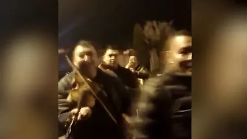 Un primar PSD a petrecut cu lăutarii în stradă, în miez de noapte (VIDEO)