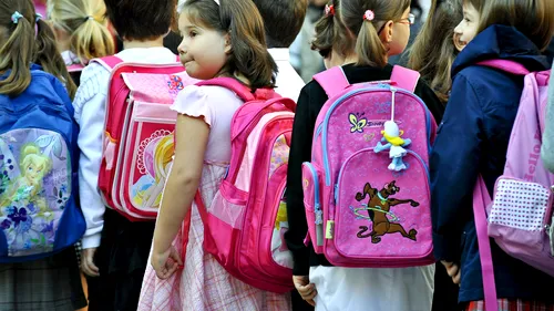  Legea prin care copiii fără acte de identitate au acces la sistemul educațional, promulgată de Iohannis
