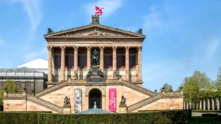 Bariere din sticlă, polițiști în civil și asigurări costisitoare – Muzeele încearcă să se apere în fața atacurilor activiștilor de mediu