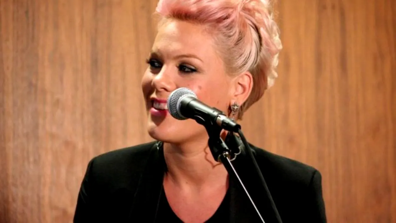 Pink va lansa un single în colaborare cu Lily Allen