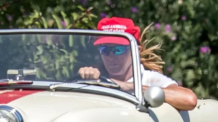 O adolescentă a vandalizat o mașină aflată într-o parcare deoarece nu i-a plăcut un obiect văzut în interiorul acesteia