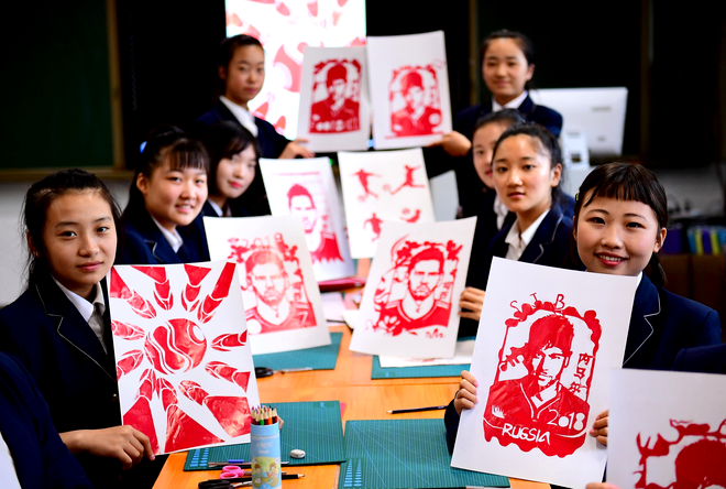 Elevele unei școli de artă din China au desenat portretele fotbaliștilor de la Mondial