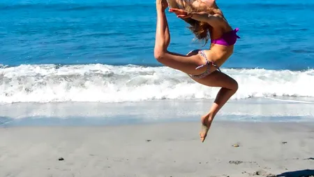 Și-a rupt 110 oase în încercarea de a face o fotografie memorabilă. Ce s-a întâmplat cu Alexa, tânăra care a făcut yoga pe balcon