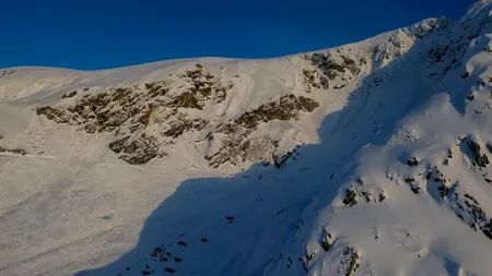 Avalanșă în Austria. Cel puțin zece persoane au rămas blocate sub zăpadă