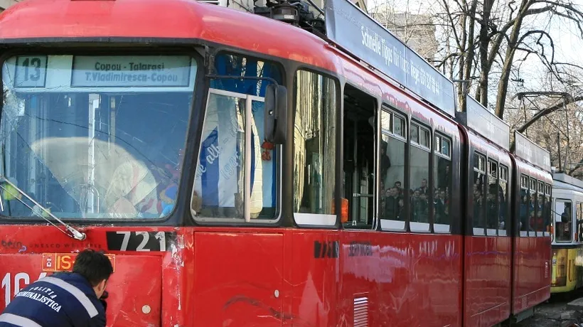 Două tramvaie s-au ciocnit la Iași, apoi au deraiat; Opt persoane au fost rănite. UPDATE
