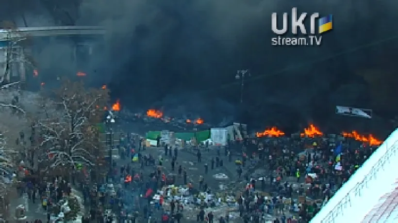 LIVE VIDEO - O perdea de foc desparte manifestanții de polițiști, într-o luptă de gherilă urbană la Kiev