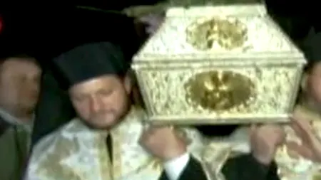 Cinci zile de pelerinaj la moaștele Sf. Parascheva. Credincioșii s-au contrat cu jandarmii