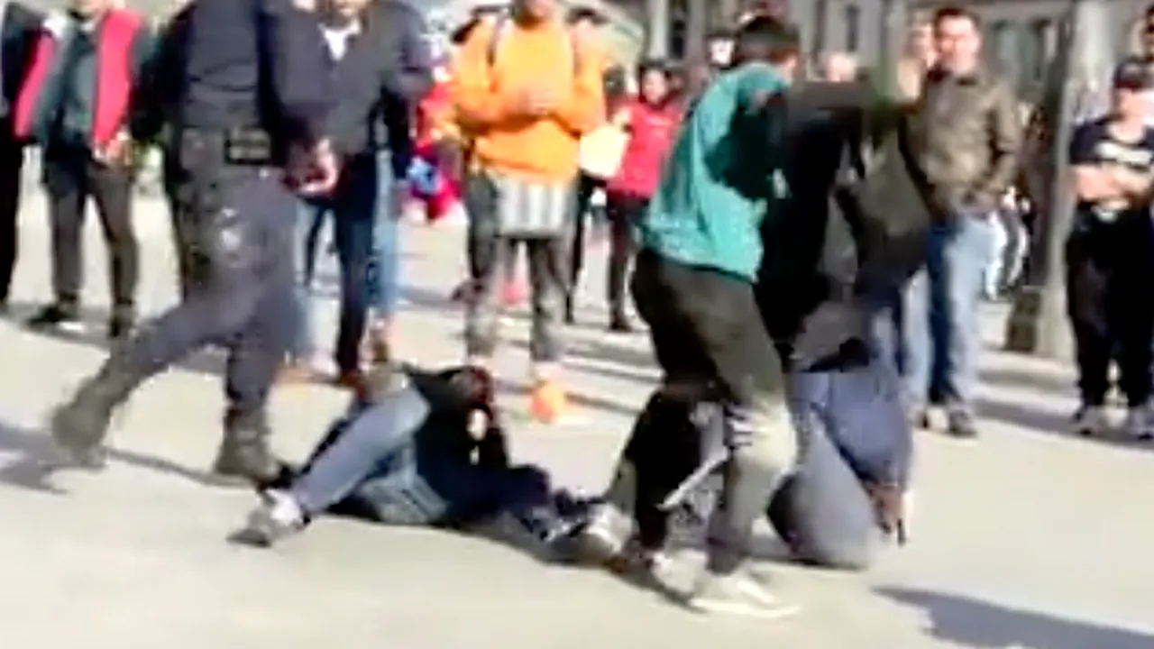 Scandal în centrul Madridului. BĂTAIE între romi. Polițiștii care i-au LOVIT, anchetați - VIDEO