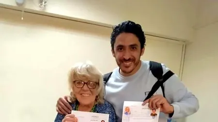 La 83 de ani, Iris s-a IUBIT cu un „toyboy” de 39 de ani. Motivul neașteptat care a dus la destrămarea relației