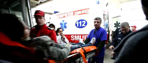 Elevă la spital după ce a fost lovită de o mașină în curtea școlii