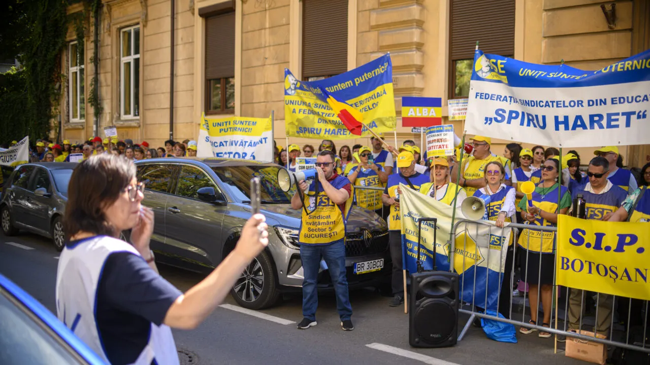 Sindicatele sar la gâtul lui Bolojan. Economia va fi BLOCATĂ. Peste 1,8 milioane de angajați, direct afectați de înghețarea salariului minim