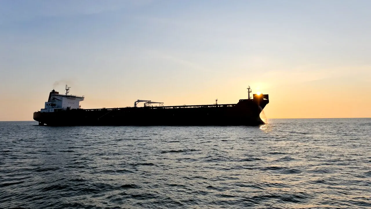 Rusia declară stare de URGENȚĂ din cauza unei scurgeri de țiței în Marea Neagră