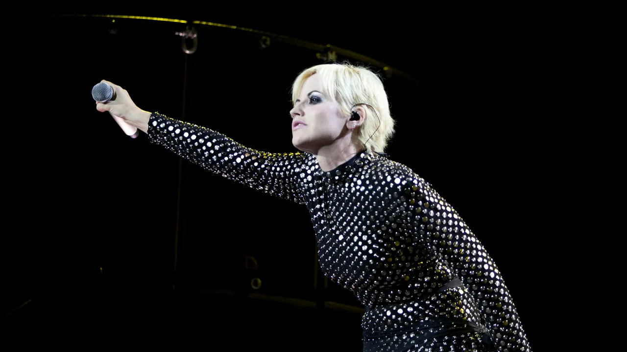 De ce a murit solista trupei The Cranberries. Descoperirea pe care au făcut-o polițiștii în camera de hotel, lângă patul său