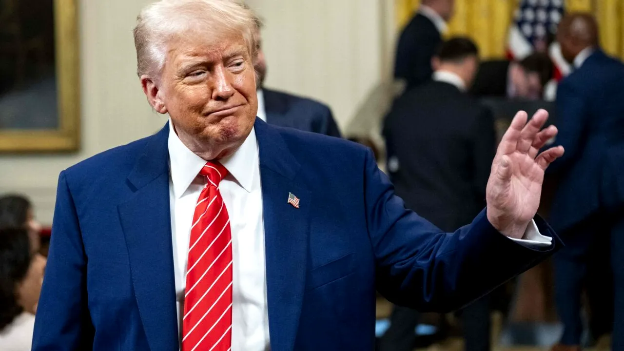 Trump îl FELICITĂ pe noul Suveran Pontif /„Este o onoare să îmi dau seama că este primul Papă american”