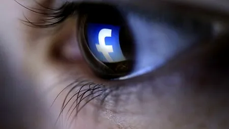 O tânără și-a dat în judecată părinții pentru că au pus poze cu ea de când era mică pe Facebook