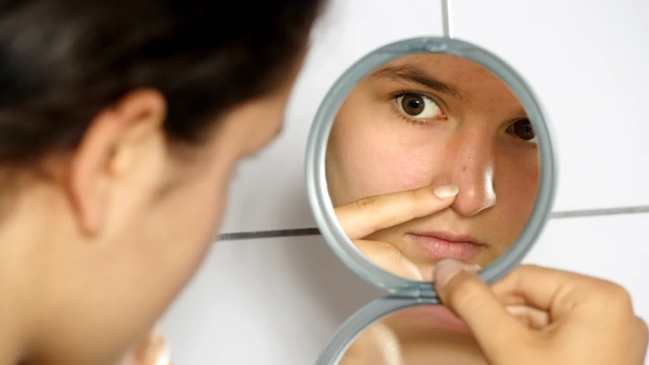 Cum îți dai seama dacă ești bolnav doar privindu-te în oglindă