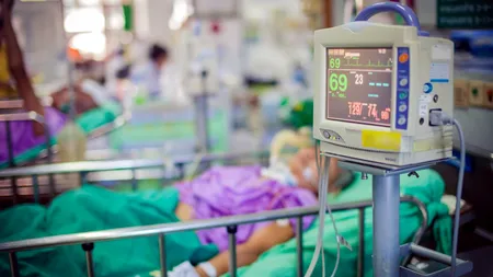 Medicii arădeni avertizează că s-au înmulțit cazurile de pacienți tineri, bolnavi de Covid, care ajung târziu la spital cu plămânii afectați în proporție de 100%