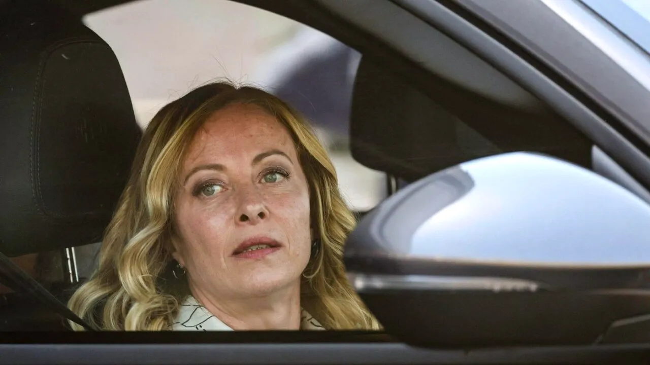 Bloomberg: Giorgia Meloni începe să își piardă farmecul, în contextul DETERIORĂRII relațiilor cu UE /Premierul Italiei va avea de făcut alegeri dure