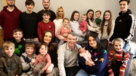 POVESTEA de viață a „mamei-eroine” cu 22 de copii. Cum face bani și din ce își crește familia, de fapt