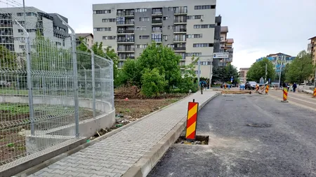 Cum arată acum DRUMUL OSIEI din Militari Residence. Trotuarele sunt aproape gata, dar mai este ceva de lucru. Când s-ar putea deschide artera