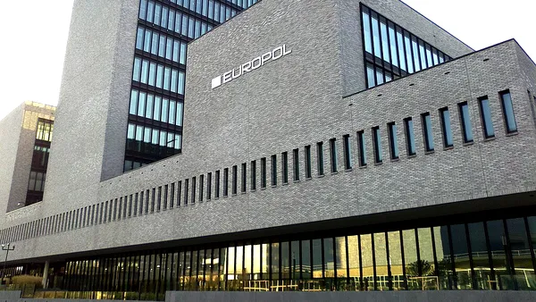 Europol, operațiunea „Lanțul Global”. Polițiștii români și austrieci, la conducerea acțiunii care a dus la ARESTAREA a 158 traficanți de persoane