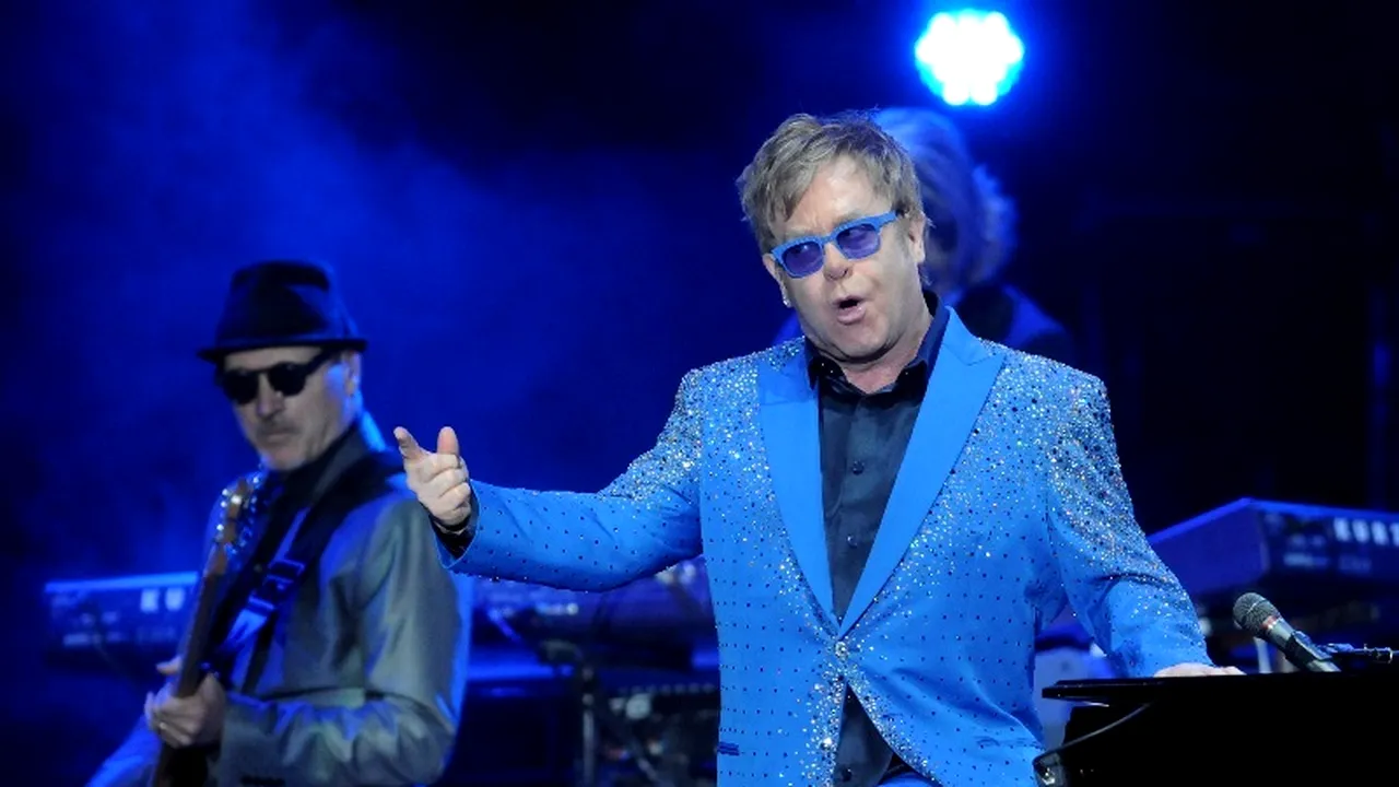Elton John: Papa Francisc este 