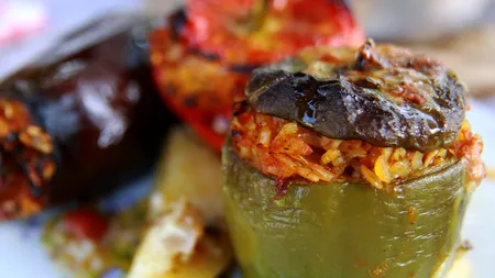 Rețetă delicioasă de ardei umpluți de post. Cum îi prepară măicuțele de la Mânăstirea Prislop