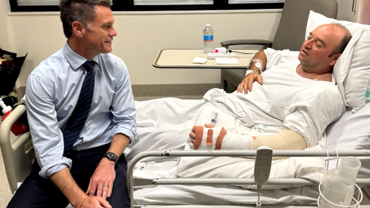 Povestea eroului din Australia. Cine este migrantul sirian care a năvălit asupra unuia din atacatorii de la Bondi Beach și l-a dezarmat. „A fost ciuruit de gloanțe“