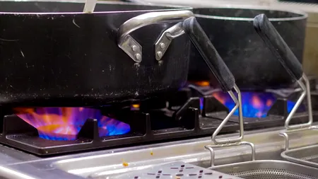 De ce este periculos atunci când flacăra aragazului este portocalie. Nu ignora niciodată acest detaliu