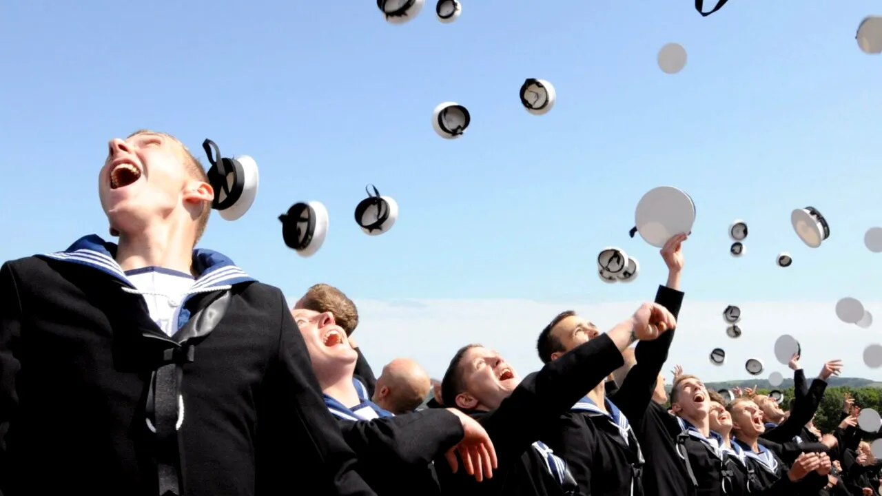 Marinarii din Armata Britanică nu mai au voie să bea pe mare. Decât puțin. Care este limita de alcool consumat