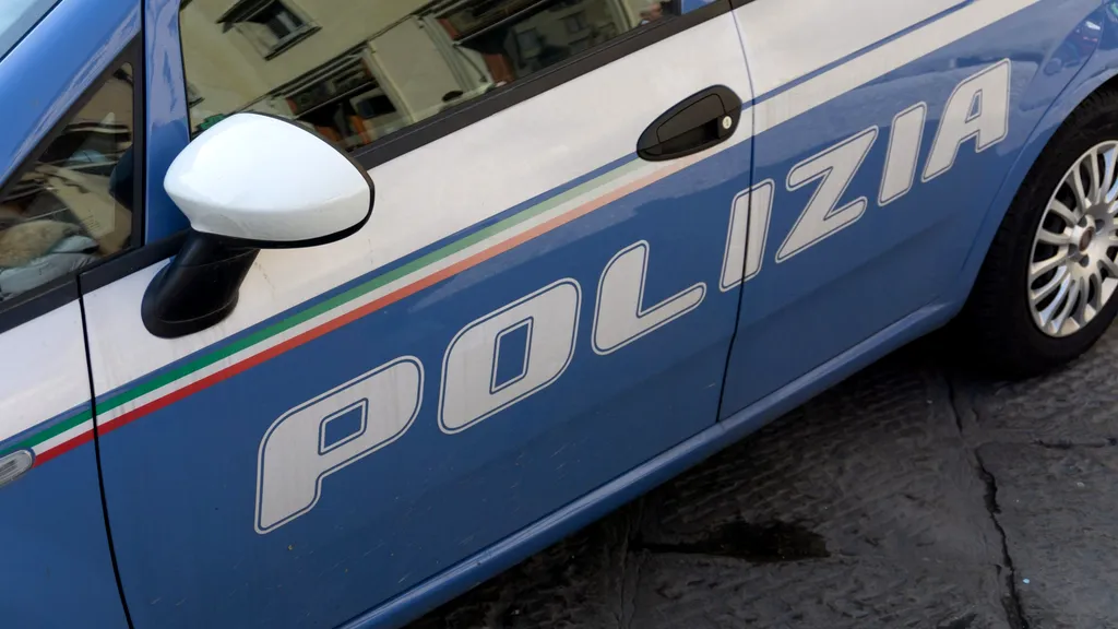 Un tânăr care gonea cu aproape 300 de kilometri la oră la volanul unui Audi, pe o autostradă din Italia, şi-a filmat moartea pe internet