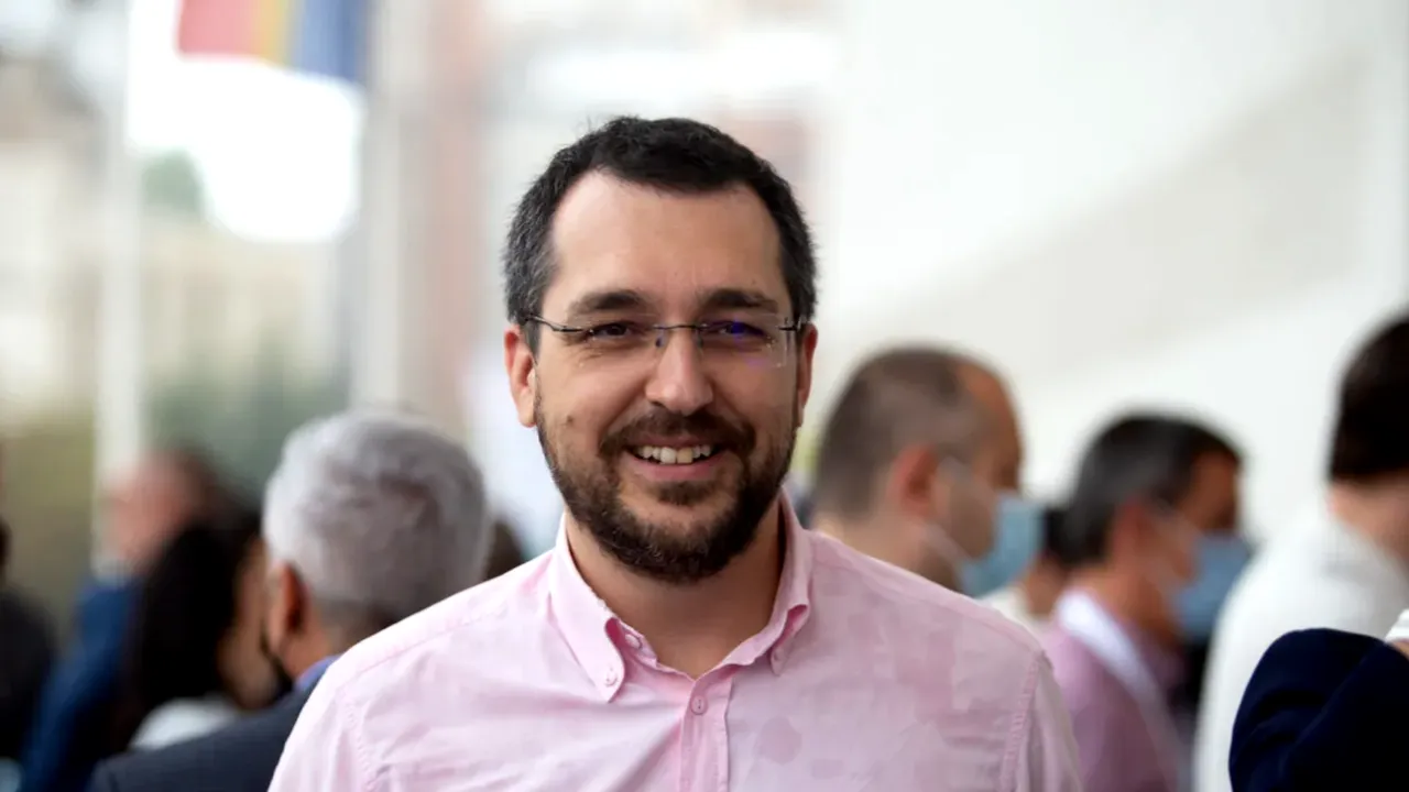 Ce spune Vlad Voiculescu, urmărit penal într-un dosar de achiziții de vaccinuri, despre penalitățile pe care trebuie să le plătească România către Pfizer