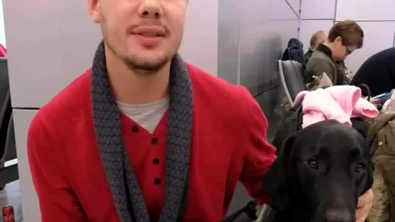 UPDATE: Un nevăzător a fost oprit de controlor când a vrut să intre cu câinele ghid la cușetă / Reacția CFR Călători: „Ceilalți călători din compartiment au solicitat acest lucru