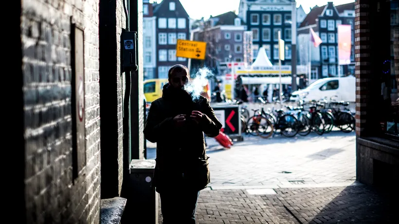 Adio ”relaxare” în Amsterdam. Fumatul ţigărilor cu marijuana în locuri publice, INTERZIS
