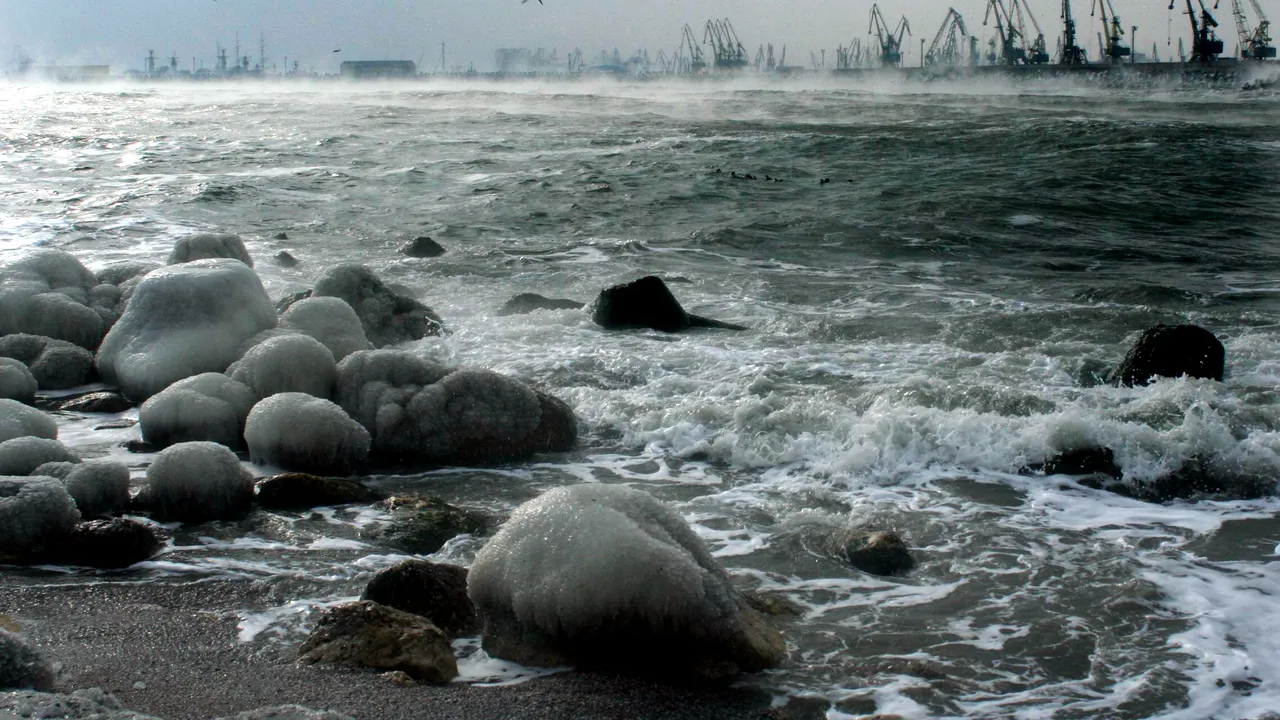 Vremea face probleme și în traficul maritim. Un feribot cu peste 300 de persoane la bord a eșuat în portul Calais 