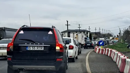 Locuitorii din Lețcani, din apropierea locului în care a murit băiețelul de 3 ani, au ieșit să PROTESTEZE. Oamenii au aprins zeci de lumânări