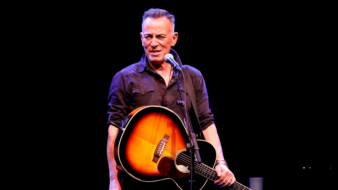 Bruce Springsteen va lansa pe 11 noiembrie un nou album de studio, „Only The Strong Survive” 