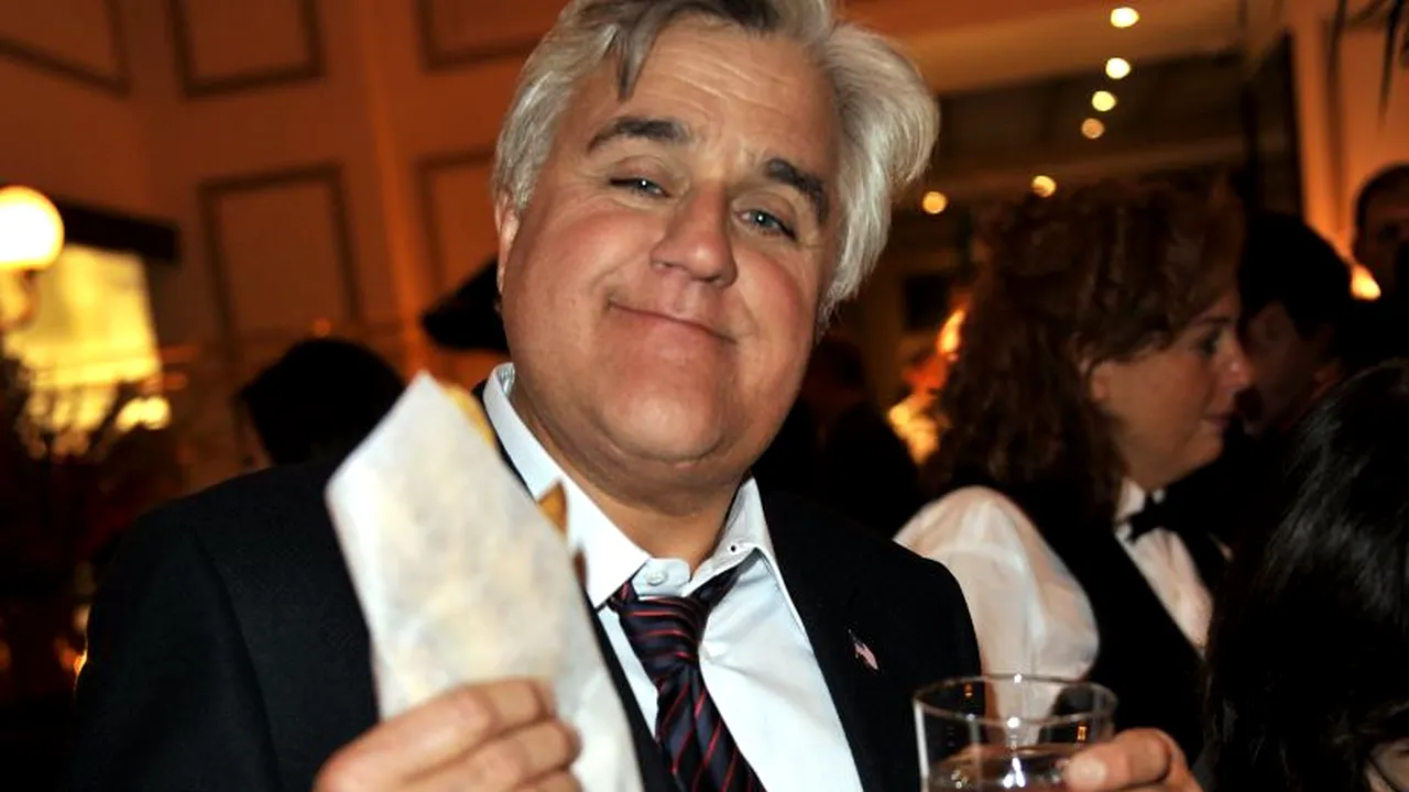 Jay Leno a acceptat să i se taie 5 milioane de dolari din salariu. Cu cât a mai rămas