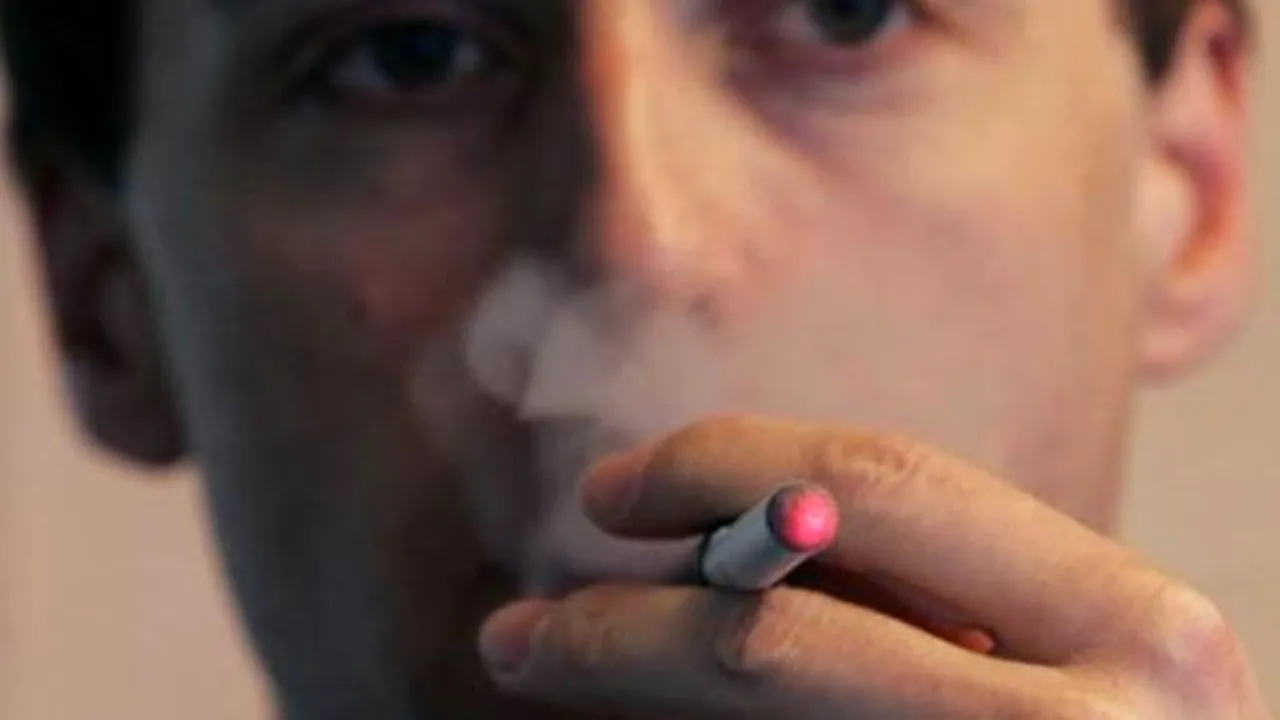 La ce riscuri te expui dacă folosești țigara electronică