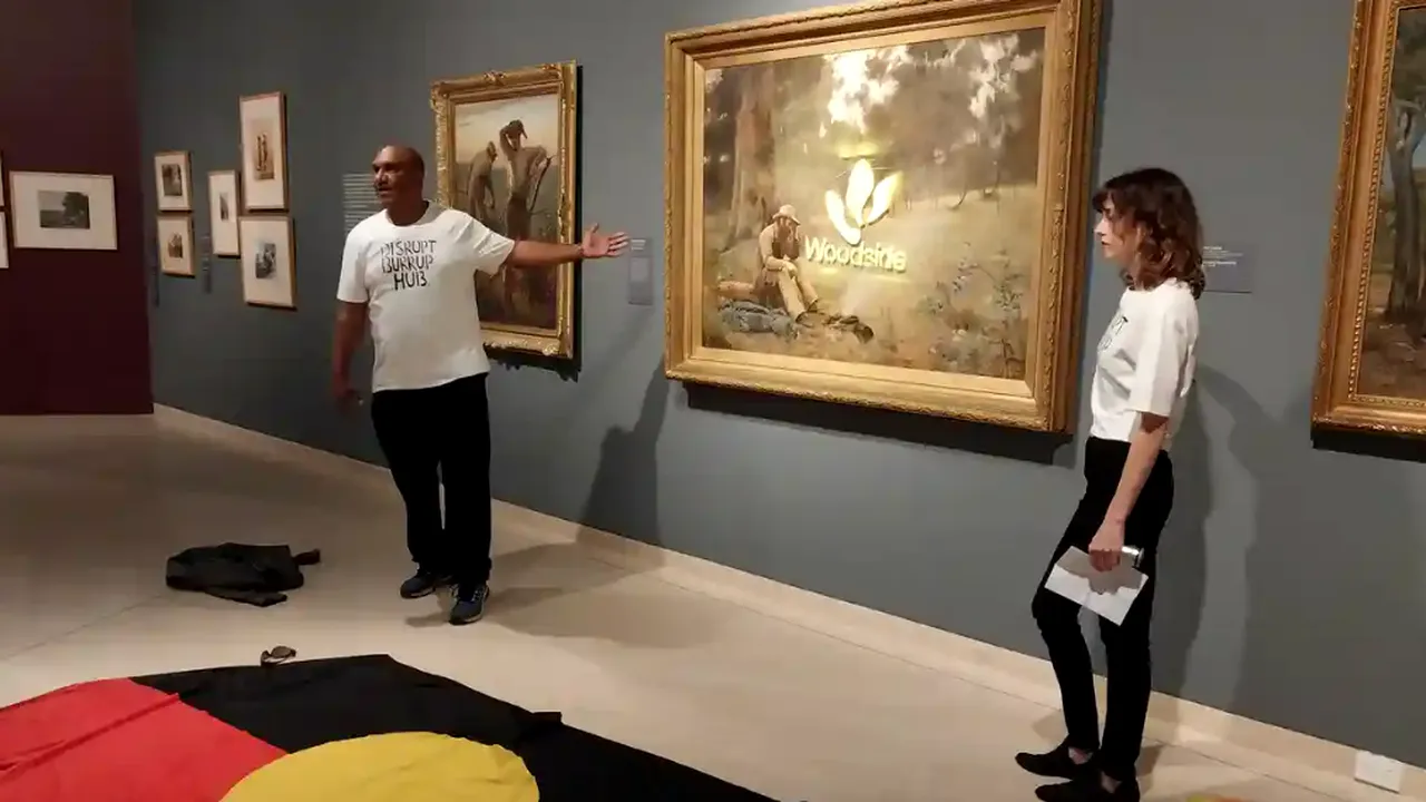 Artista care a deteriorat una dintre cele mai faimoase picturi din Australia, CONDAMNATĂ