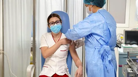 CNCAV: „Difuzarea imaginilor cu recepția primelor doze de vaccin împotriva COVID-19 în România a generat un val de informații înșelătoare”